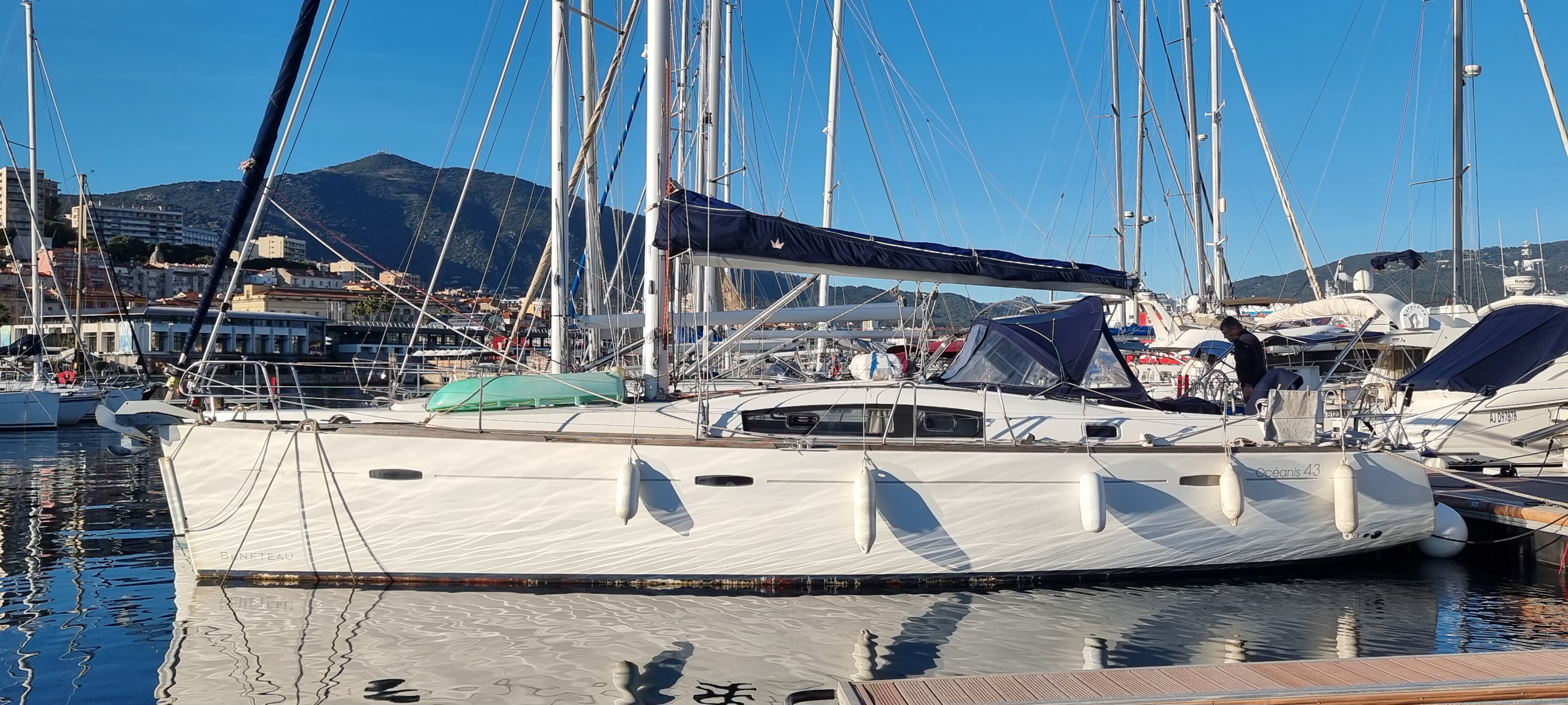 slider 12 Beneteau Oceanis 43